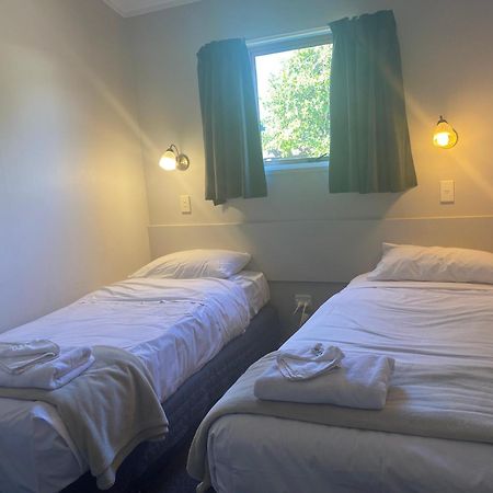 Acorn Estate Motel Мастертон Екстер'єр фото
