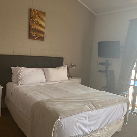 Acorn Estate Motel Мастертон Екстер'єр фото