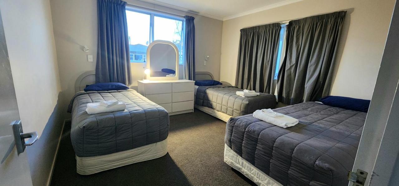 Acorn Estate Motel Мастертон Екстер'єр фото