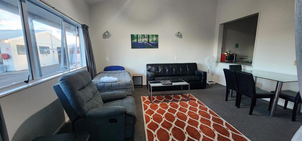 Acorn Estate Motel Мастертон Екстер'єр фото