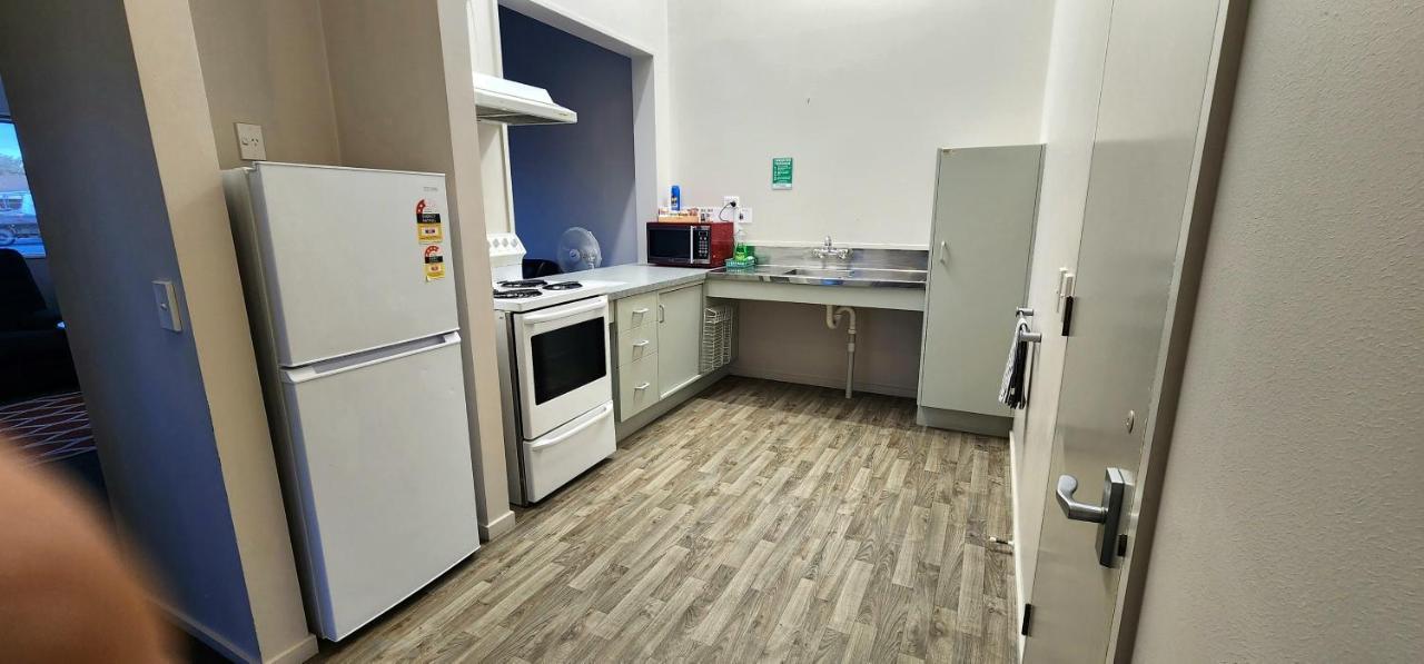 Acorn Estate Motel Мастертон Екстер'єр фото