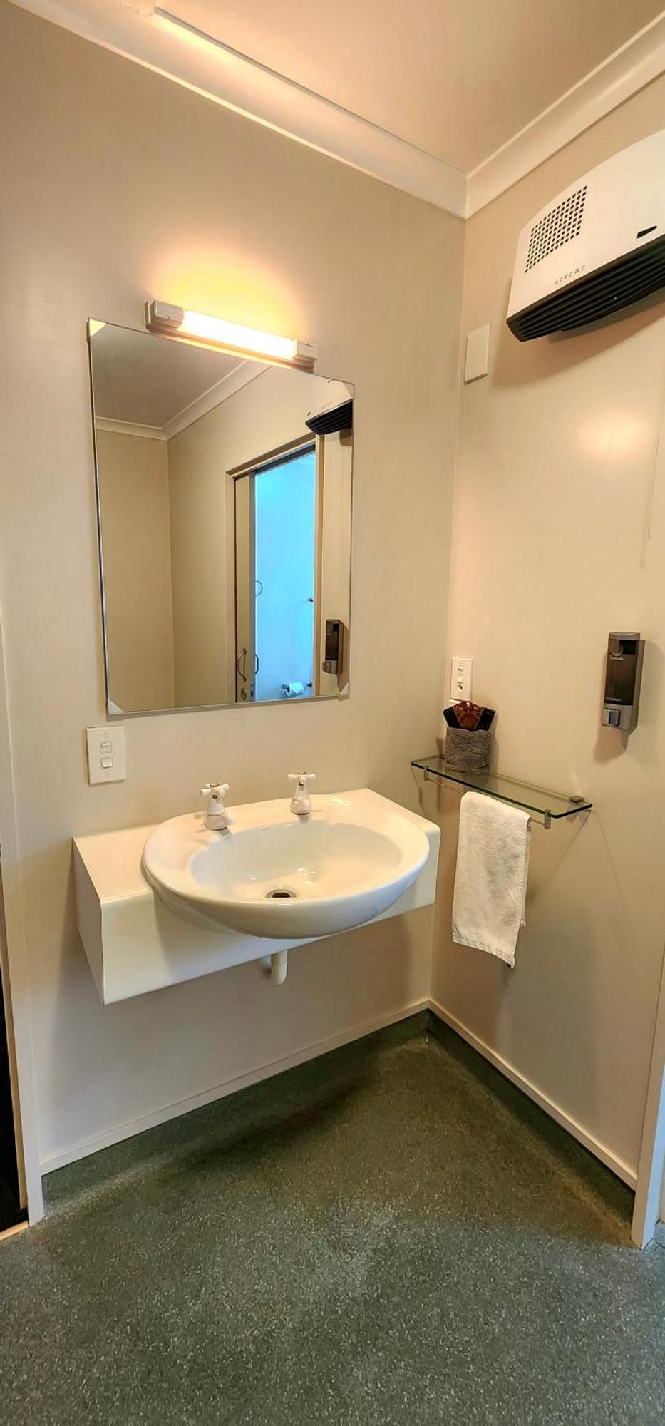 Acorn Estate Motel Мастертон Екстер'єр фото