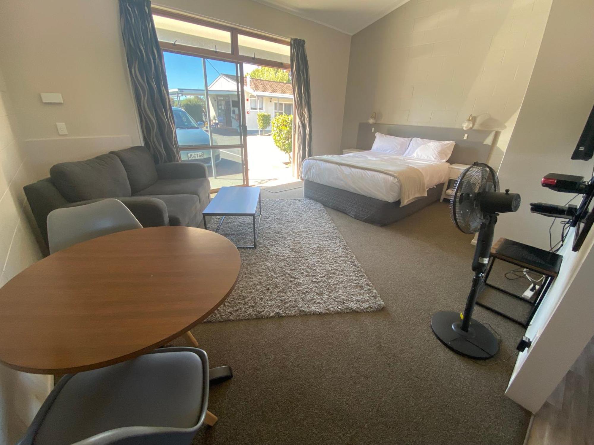 Acorn Estate Motel Мастертон Екстер'єр фото