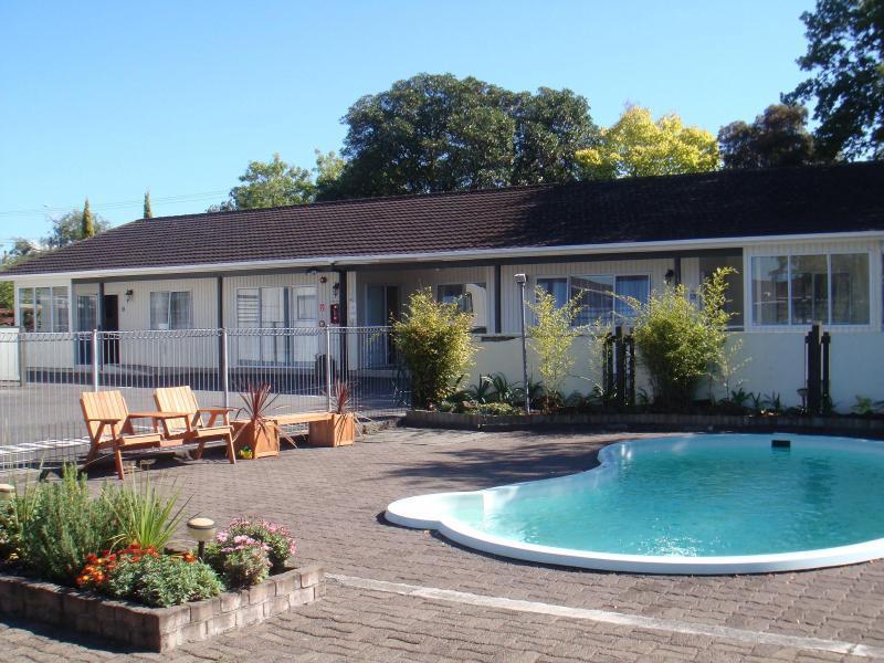 Acorn Estate Motel Мастертон Екстер'єр фото