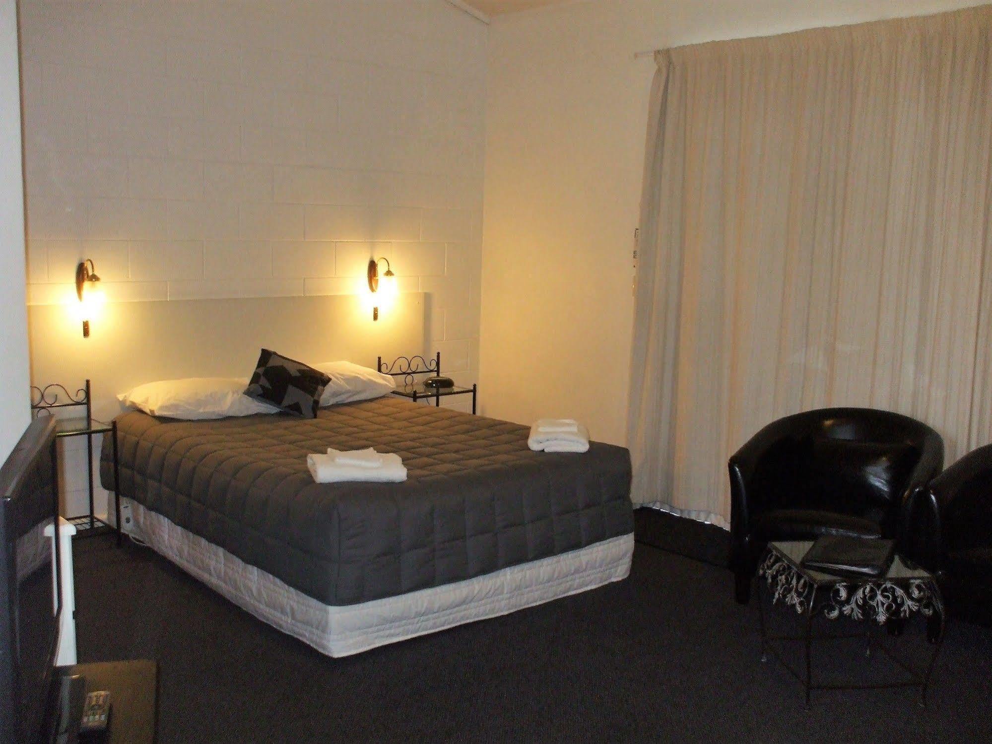 Acorn Estate Motel Мастертон Екстер'єр фото