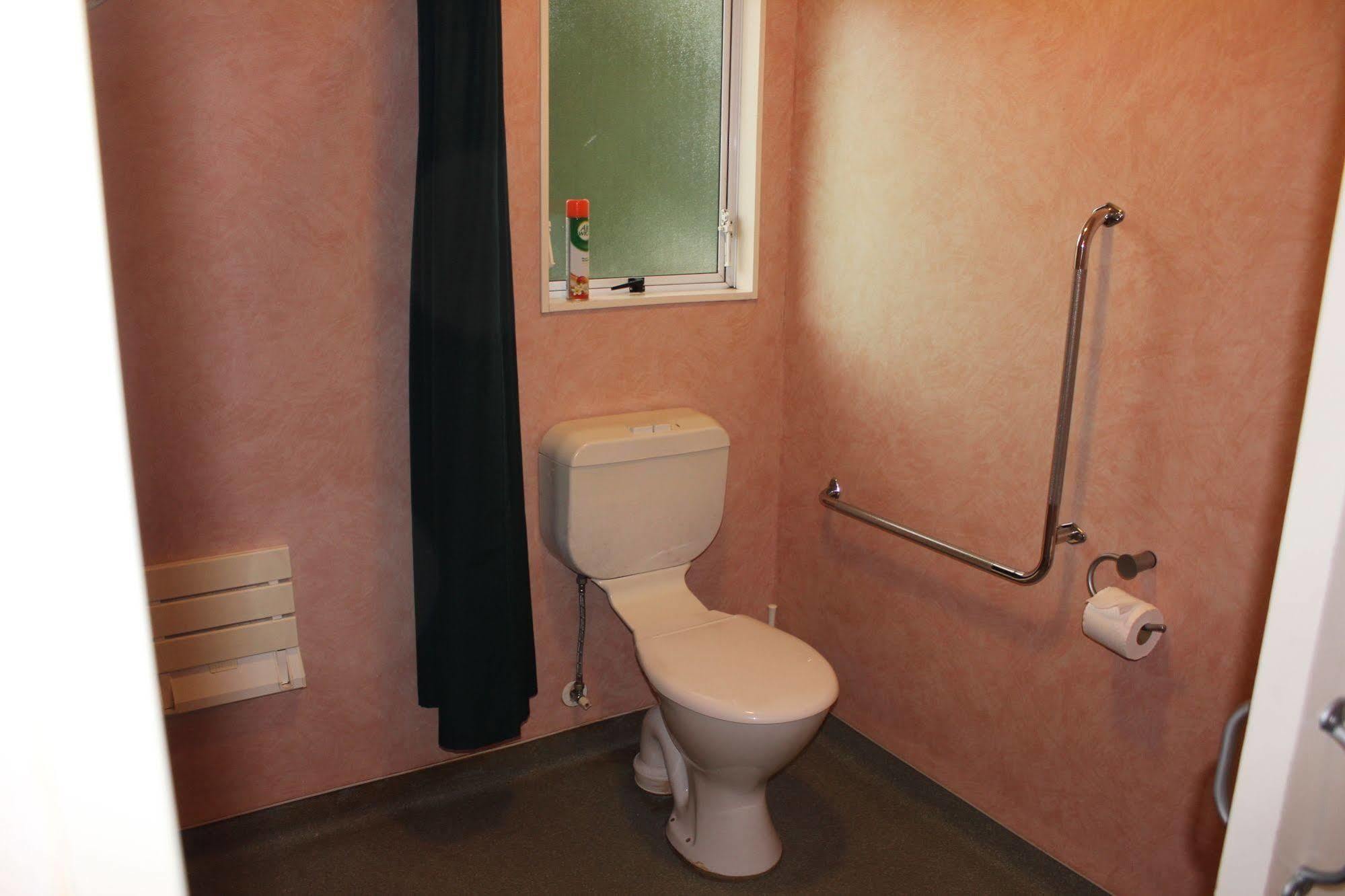 Acorn Estate Motel Мастертон Екстер'єр фото