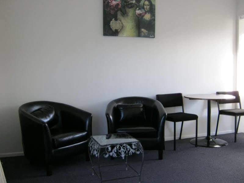 Acorn Estate Motel Мастертон Екстер'єр фото